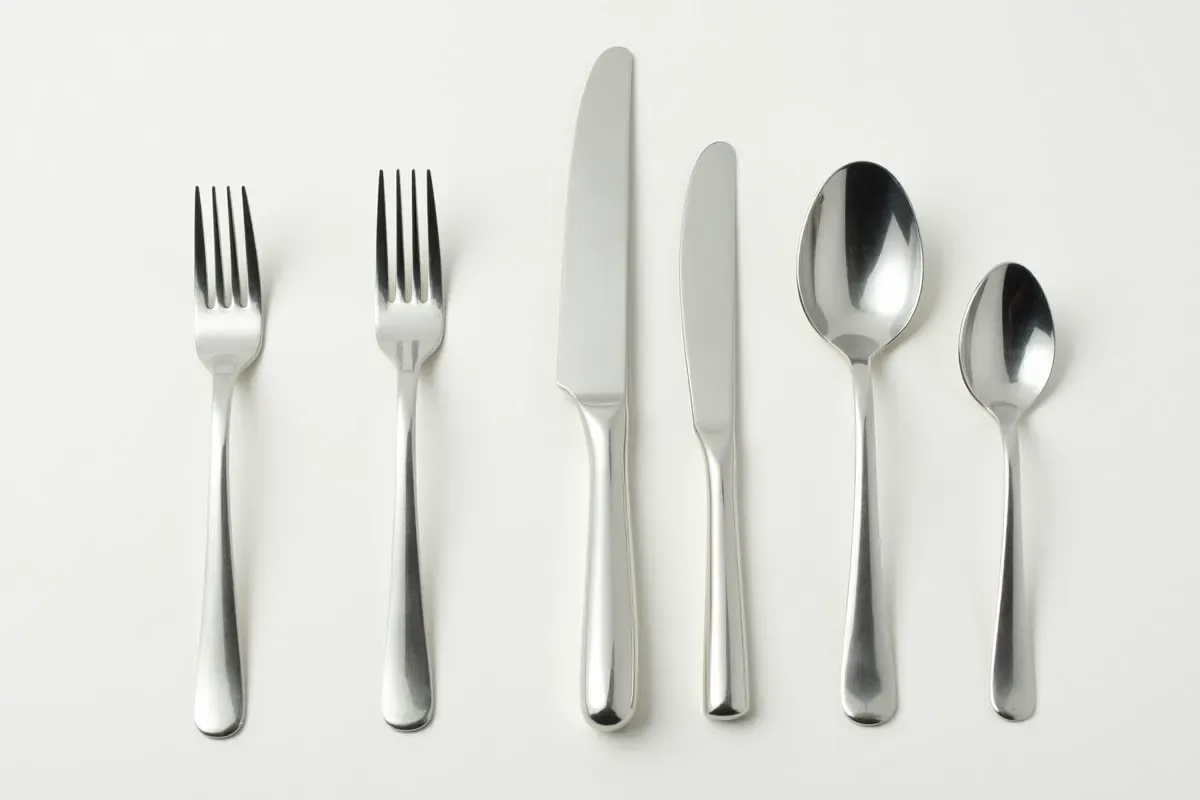 Jak układać sztućce: Zasady, błędy i porady praktyczne